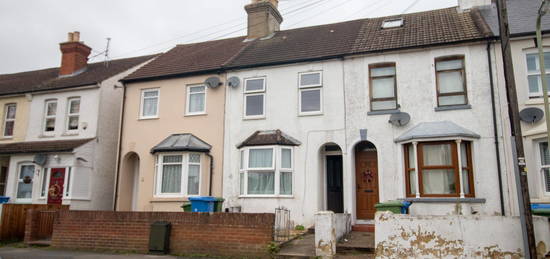 Terraced house to rent in Connaught Road, Aldershot GU12