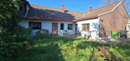 Sanierungsbedürftiges Haus mit großem Garten in ruhiger Lage in Haringsee, Niederösterreich