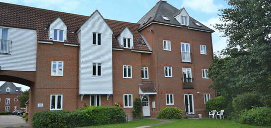 Flat to rent in Melba Court, Writtle CM1