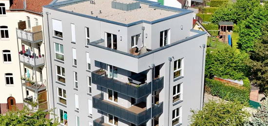 Hochwertige 4 Zimmer Wohnung * großer Balkon * Aufzug * PKW-Stellplatz