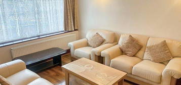 4 bed terraced house to rent