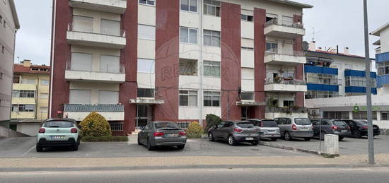 Arrendamento de Apartamento T2  na rua Alves Redol s/n