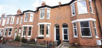 5 bedroom terraced house