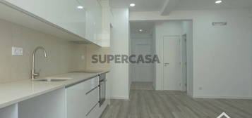 Apartamento T4 remodelado na Ramada