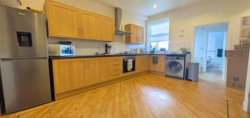 2 bed flat to rent