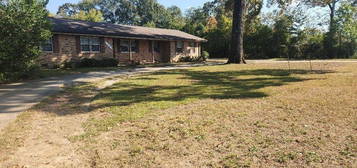 2232 Denton Rd, Dothan, AL 36303