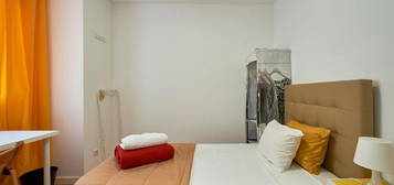 305752 - Quarto com cama de solteiro em...