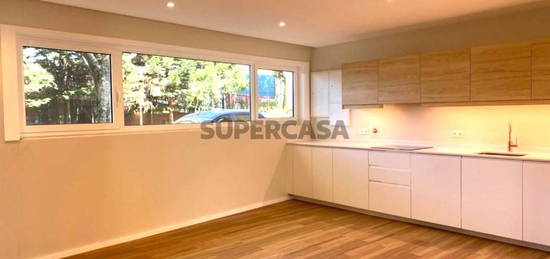 Apartamento T2 no R/Ch com boas áreas em Paranhos