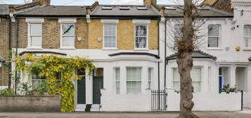 Flat to rent in Elliott Road, Chiswick W4