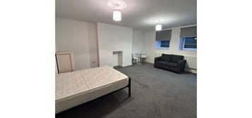 Flat to rent in Wood Road, Manchester M16