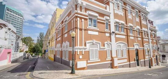 Apartamento T2+1 de 2 pisos e 109 m2 à venda no Bairro do Arco do Cego