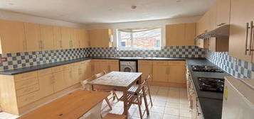 8 bedroom terraced house