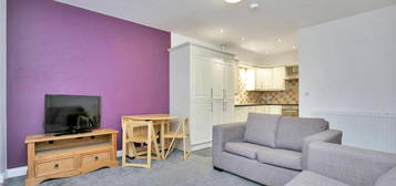 3 bedroom flat to rent