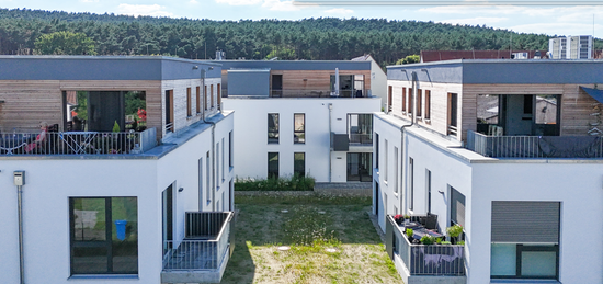 Helle Neubauwohnung im EG mit offenem Grundriss und Terrasse in Saarmund