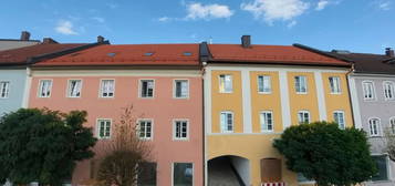 moderne 2 Zimmer Wohnung mit Blick auf den Stadtplatz