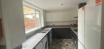 6 bedroom terraced house