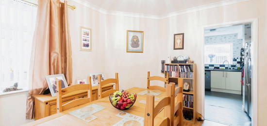 3 bed semi-detached house for sale