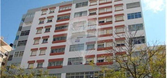 Arrendamento de Apartamento T3  na avenida José da Costa Mealha s/n