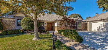 8541 Woodlake Cir, Fort Worth, TX 76179