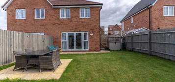 3 bedroom semi-detached house for sale