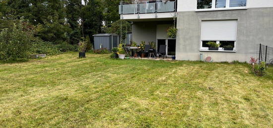 Moderne Zweiraumwohnung mit Terrasse und eigenem Garten