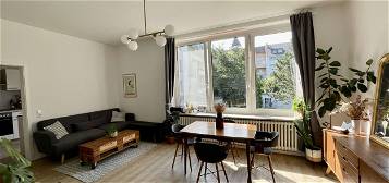 renovierte, helle und ruhige 2-Zimmer-Hofwohnung mit Balkon und Einbauküche in Düsseldorf