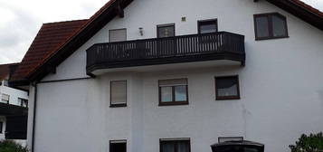 Gepflegte 3-Zimmer-Wohnung mit Balkon und Einbauküche in Karlstein