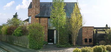 4 bed detached house for sale