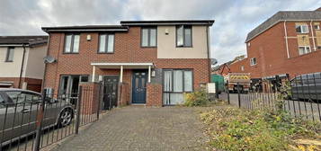 Semi-detached house to rent in Blake Close, Nottingham NG3