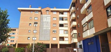 Piso en venta en avenida los Danzantes de Huesca