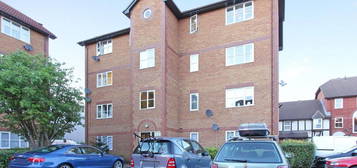 Flat to rent in Cameron Square, Mitcham CR4