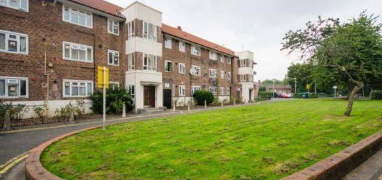 Flat to rent in Rodenhurst Road, London SW4