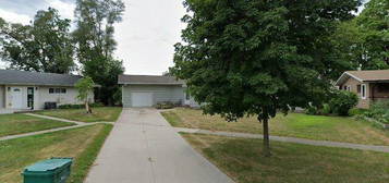 287 Village Dr, Ames, IA 50014