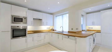 3 bed flat to rent