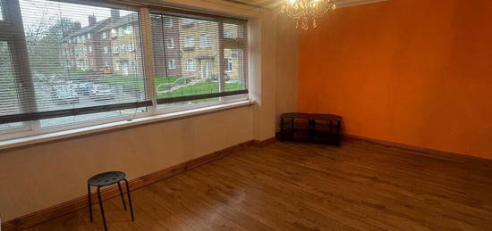 2 bedroom maisonette