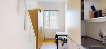 Studio to rent in Courtfield Gardens, London SW5