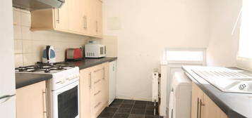 4 bedroom maisonette