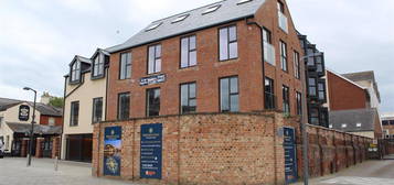 Studio to rent in Mariners Court, Thedocks, Gloucester GL1