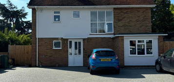 4 bed detached house to rent