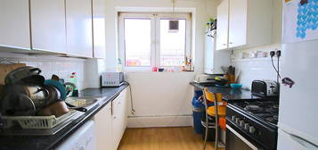 Room to rent in Ellsworth Street, London E2