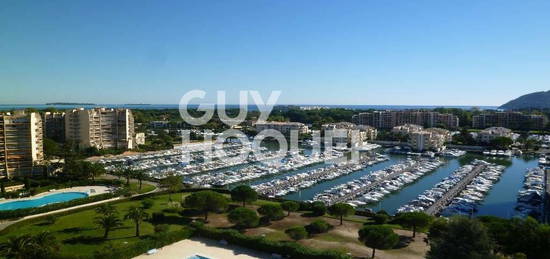 Appartement Mandelieu La Napoule , dernier étage avec vue mer.