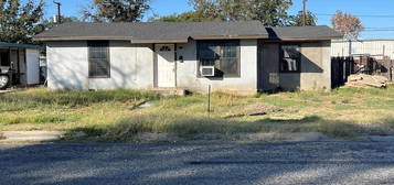 1303 S Calvin Ave, Monahans, TX 79756