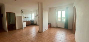 Appartement type 3 proche chateaucreux