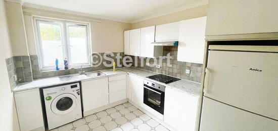 Flat to rent in Malyon Court, Barking Road, London E6