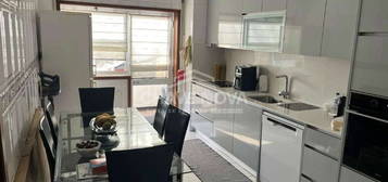 Apartamento T2 C/Garagem Box na Quinta das Rosas