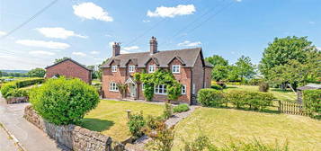 5 bedroom detached house