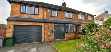 5 bedroom semi-detached house for sale