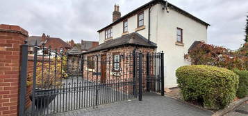 2 bedroom detached house