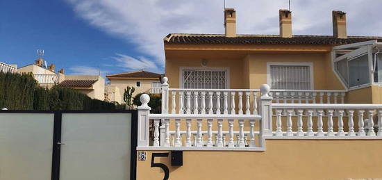 Casa adosada en Benijófar