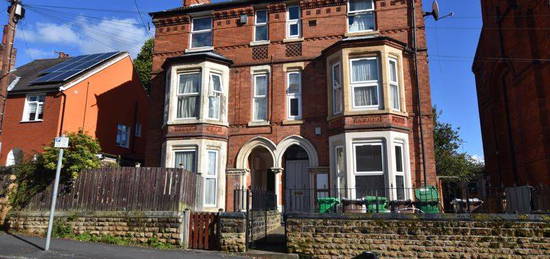 Flat to rent in Foxhall Road, Nottingham NG7